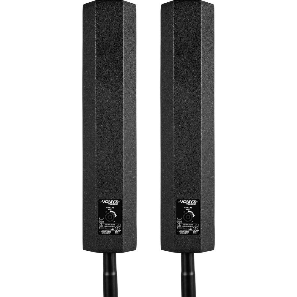 Dos altavoces Vonyx de columna negros uno al lado del otro sobre fondo blanco.