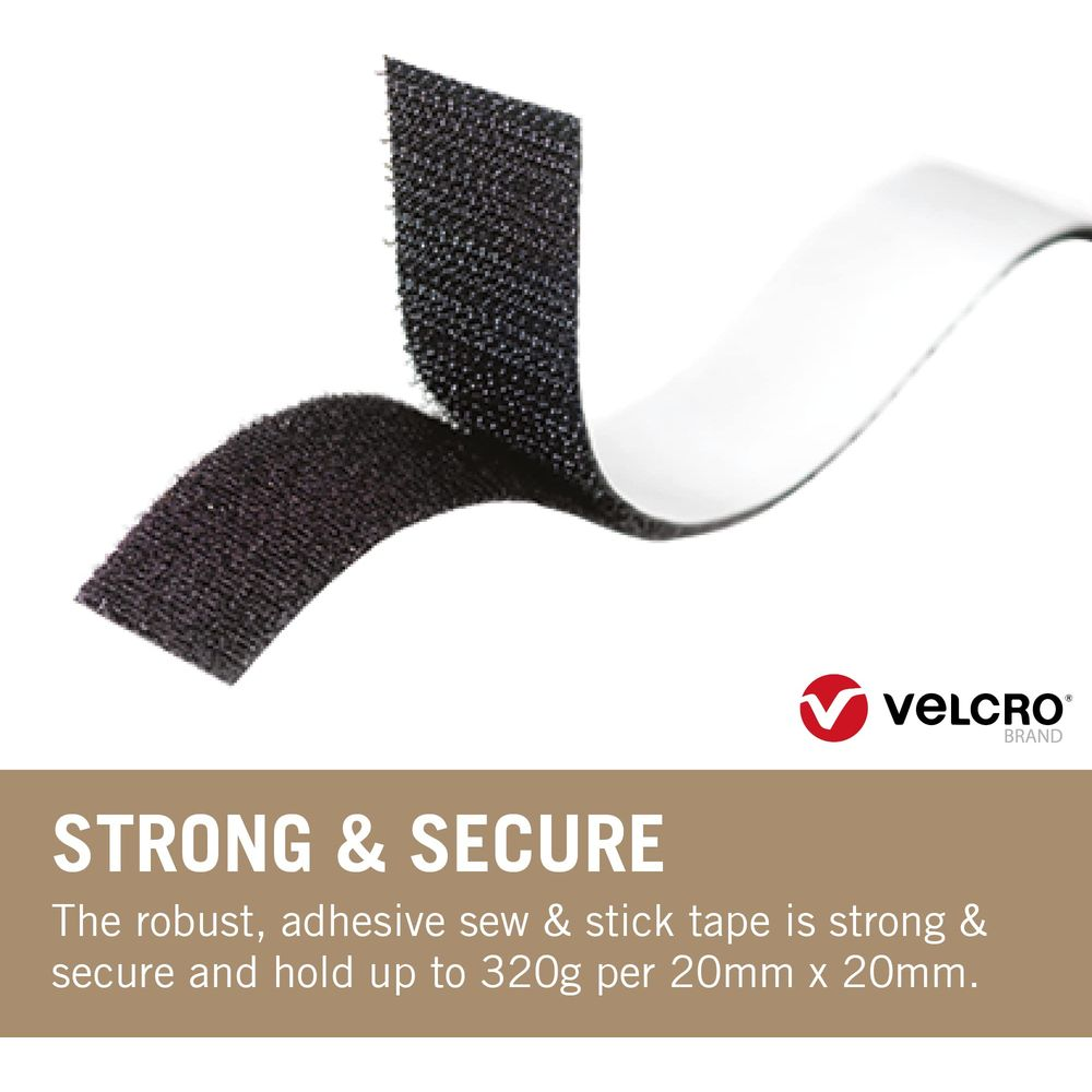 Schwarzes Klettband mit weißem Träger, zeigt "Strong & Secure".