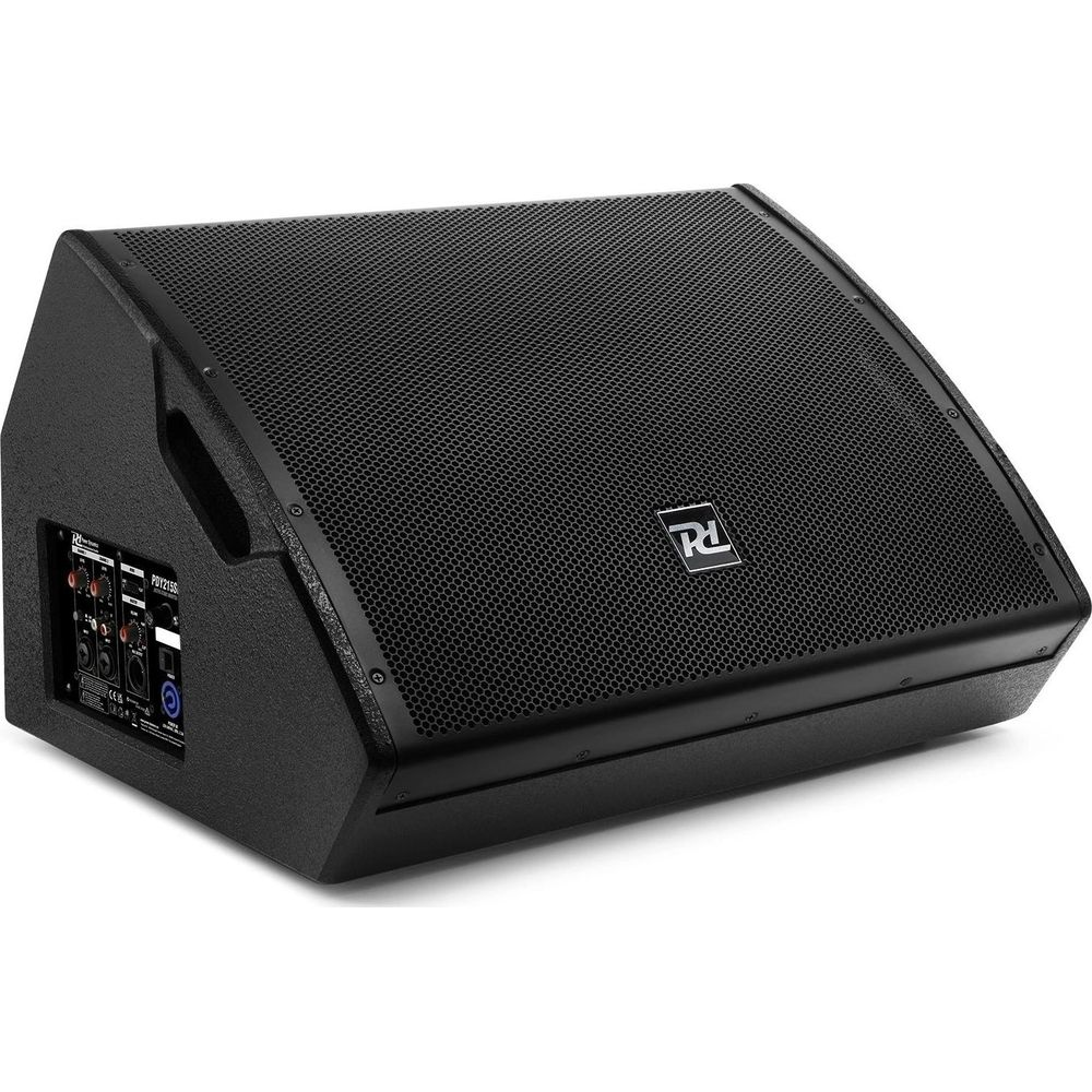 Altavoz monitor de escenario negro con rejilla y logo, fondo blanco.