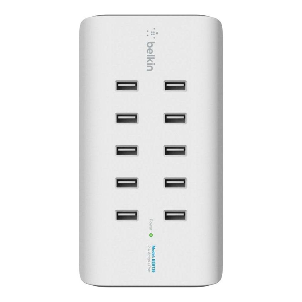 Weißes Netzteil mit 10 USB-Anschlüssen und Belkin-Logo.