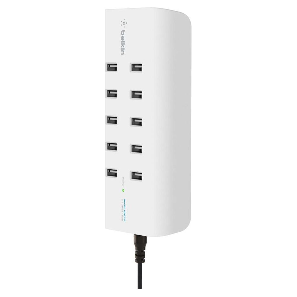 Ein weißes Belkin USB-Ladegerät mit 10 Anschlüssen und schwarzem Kabel.
