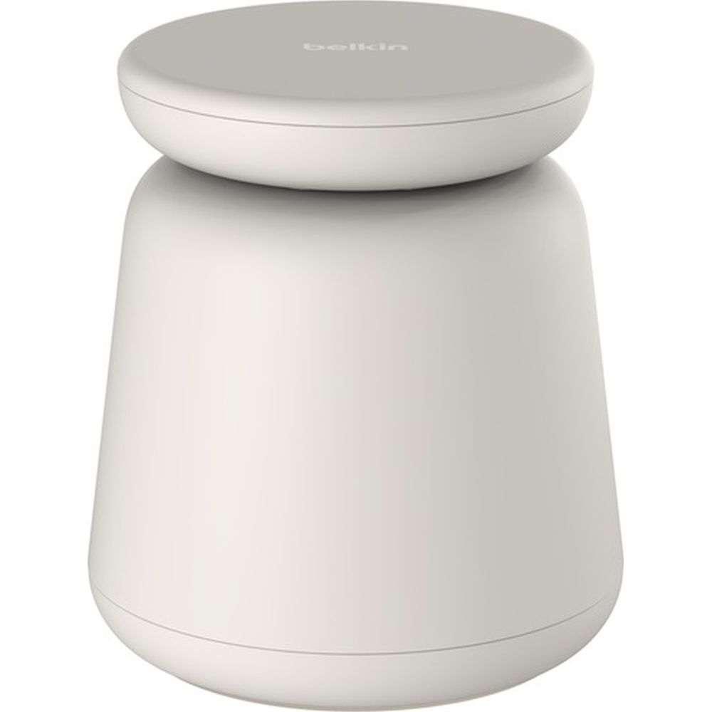 Un dispositivo Belkin bianco con parte superiore rotonda e base bombata.