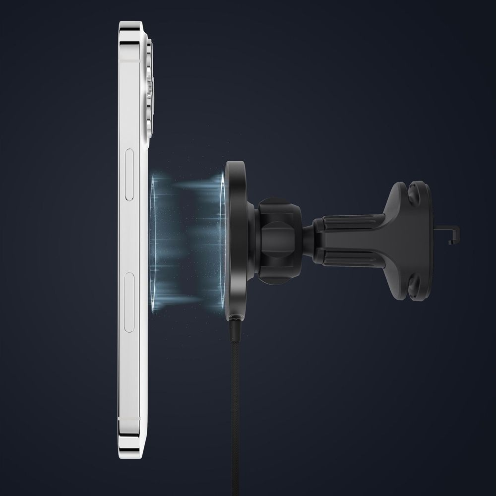 Ein silbernes Smartphone wird von einem schwarzen Autohalter magnetisch gehalten.