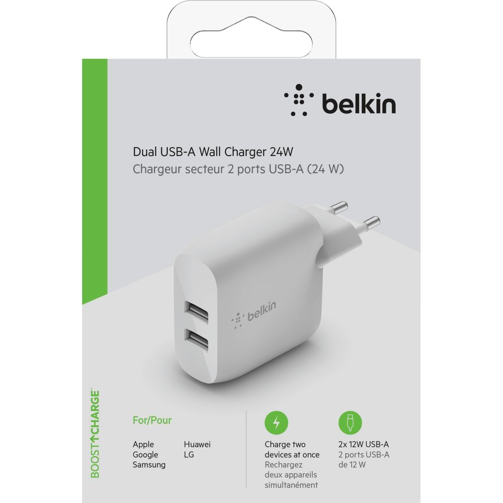 Un caricabatterie da muro Belkin dual USB-A da 24W bianco con due porte USB.