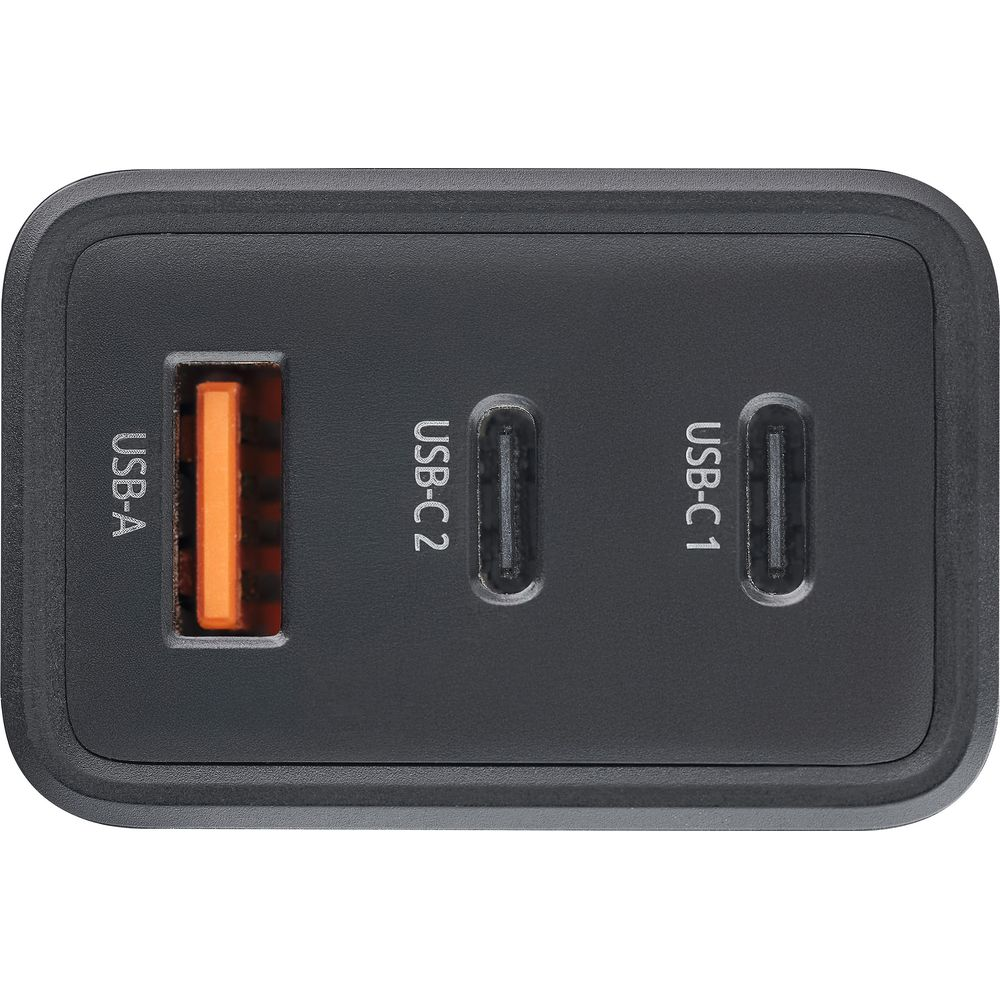 Un caricabatterie nero con una porta USB-A e due porte USB-C.