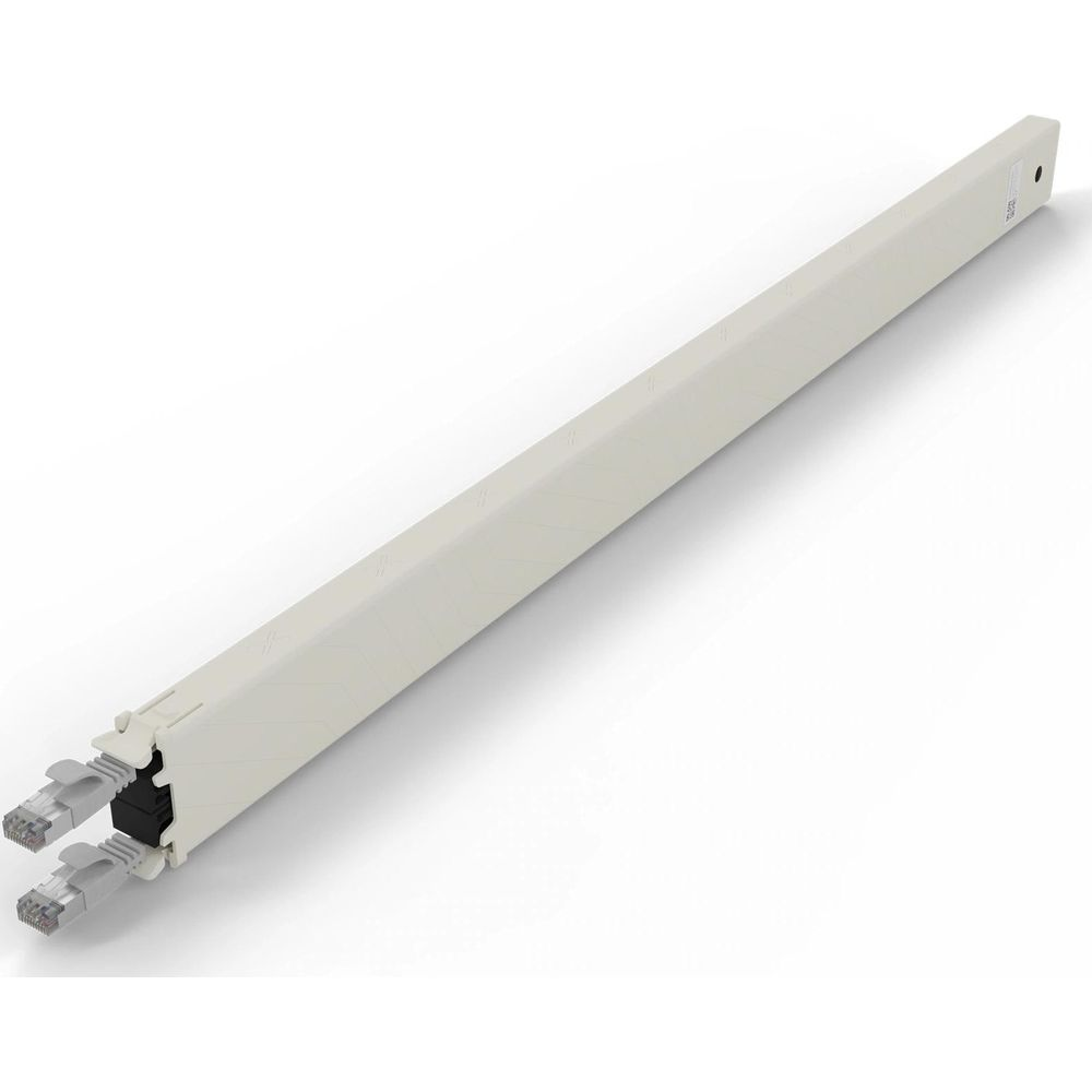 Biały kanał kablowy z dwoma szarymi złączami kabli sieciowych.