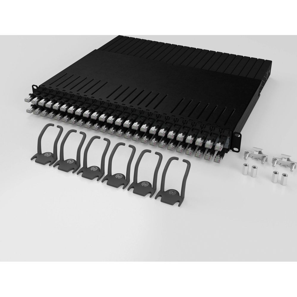 Rack nero con molte porte e staffe su superficie grigia.