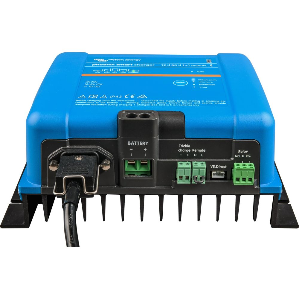Blauer Victron Energy Phoenix Smart Charger mit Batterie-, Fern- und Relaisanschlüssen.