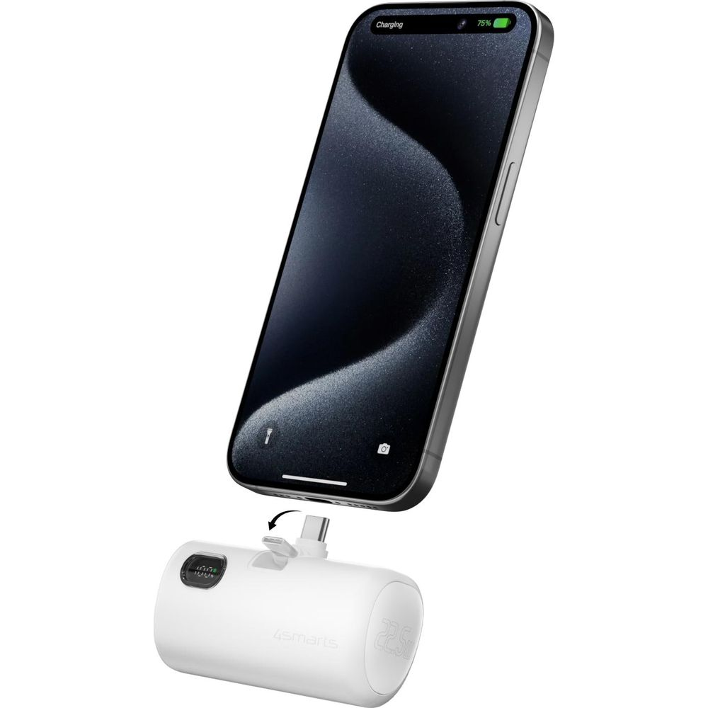 Uno smartphone viene collegato a una batteria di ricarica bianca.