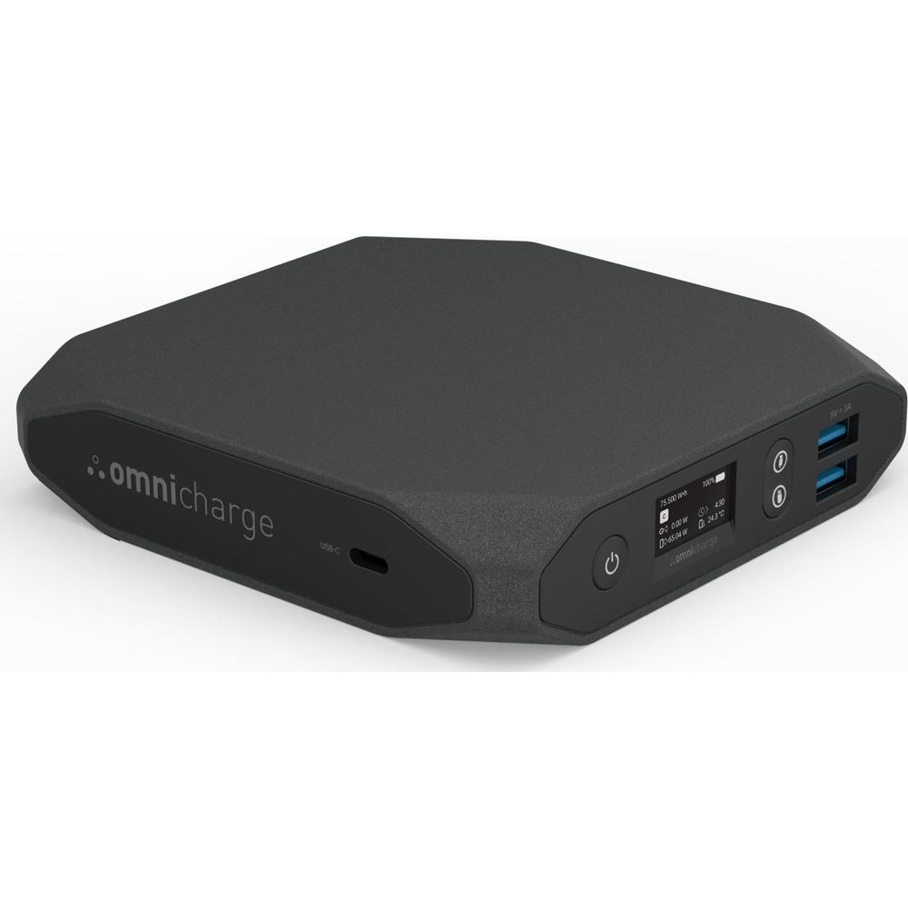Batterie externe Omnicharge gris foncé avec USB-C, bouton d'alimentation et deux ports USB-A.