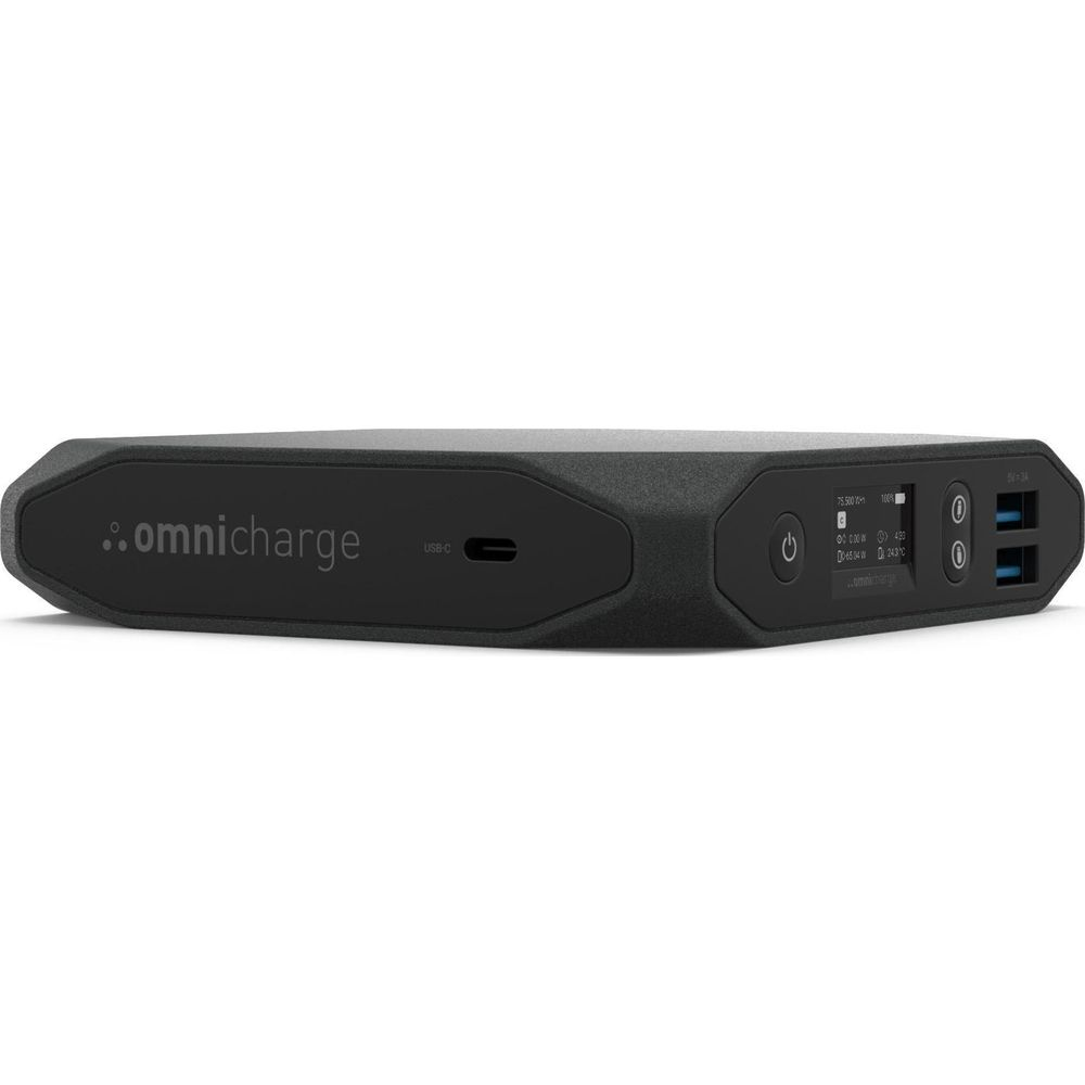 Batterie externe OmniCharge noire avec USB-C, bouton d'alimentation et deux ports USB-A.