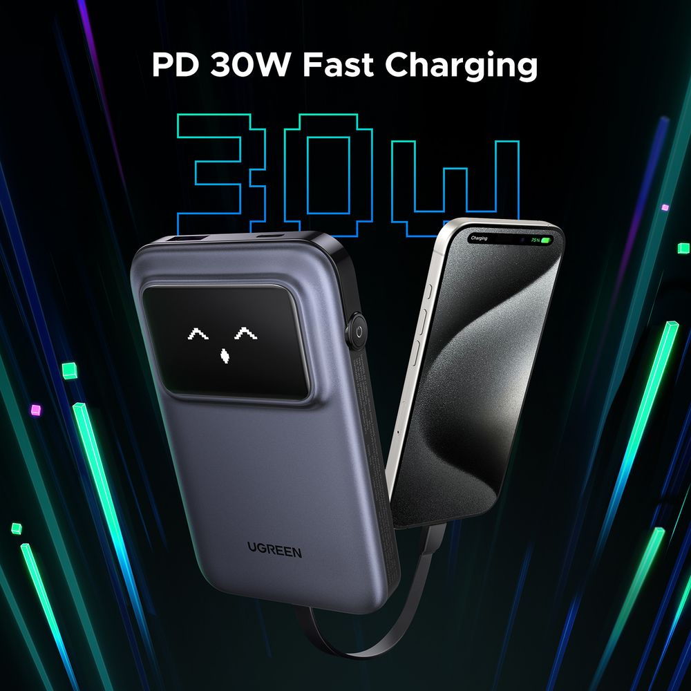 Powerbank UGREEN ładuje smartfon. Wskaźnik ładowania PD 30W.