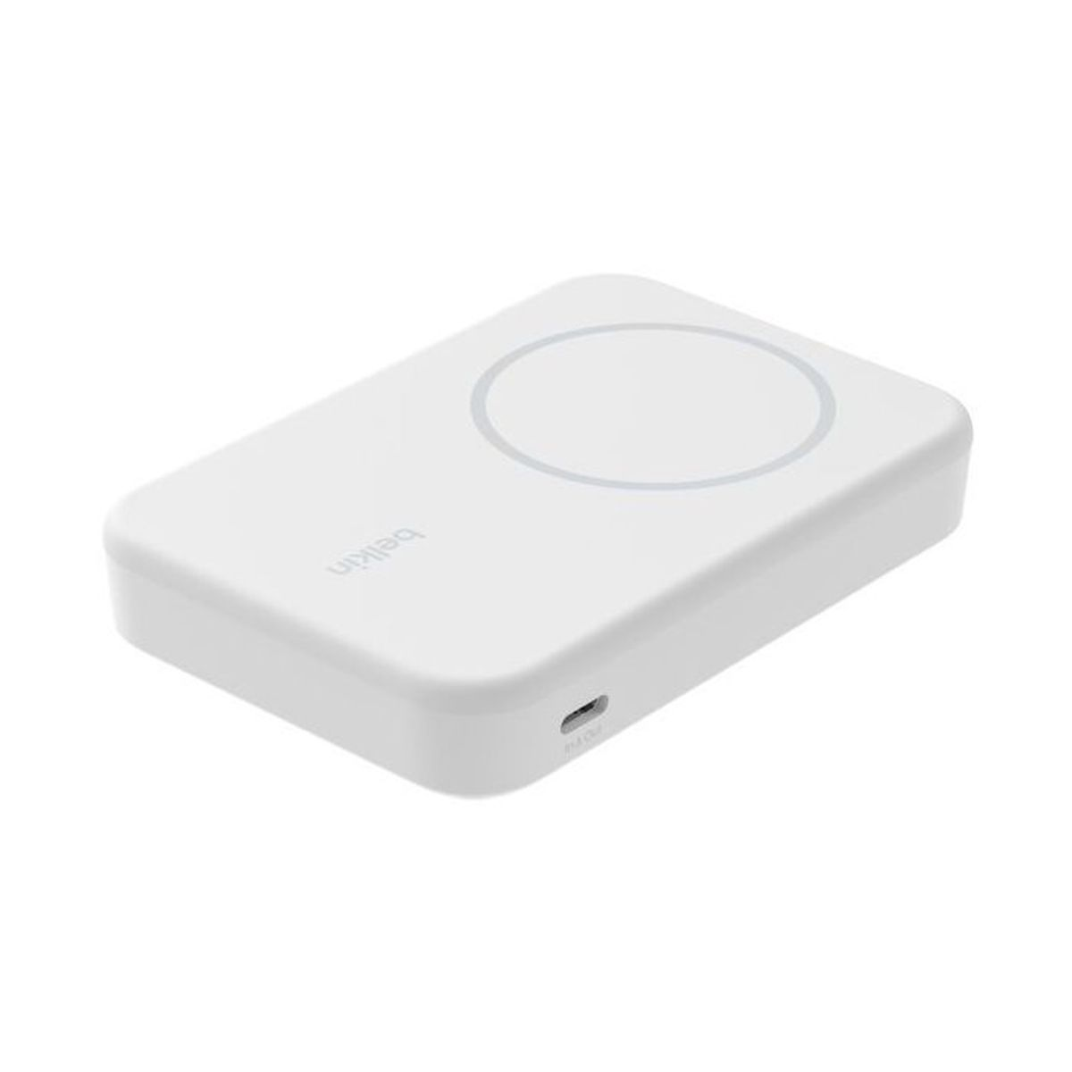 Ein weißes Belkin Ladepad mit einem kreisförmigen Ladebereich und einem USB-C-Anschluss.
