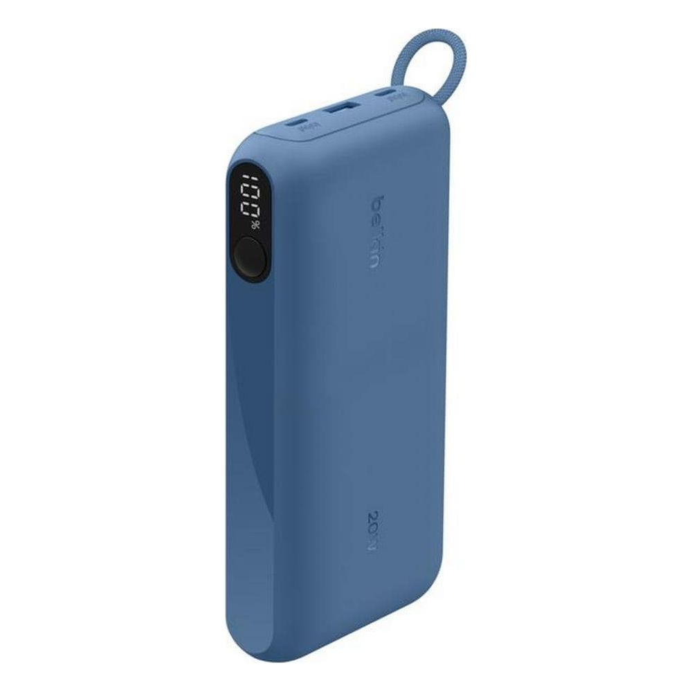 Un power bank blu con display digitale al 100% e logo Belkin.