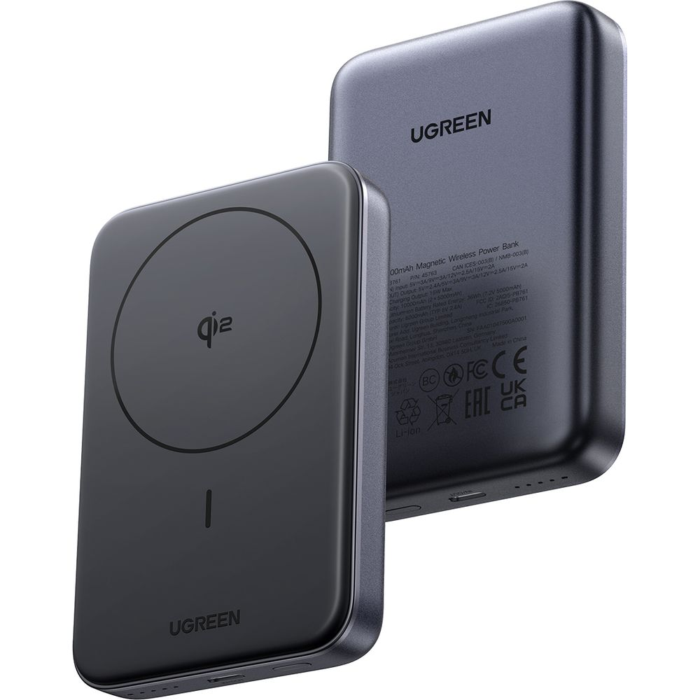 Dwa ciemne powerbanki UGREEN, jeden z logo Qi, stoją obok siebie.