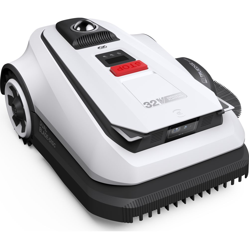 Ein weißer Mähroboter mit schwarzem Unterteil und Rädern steht auf weißem Grund.