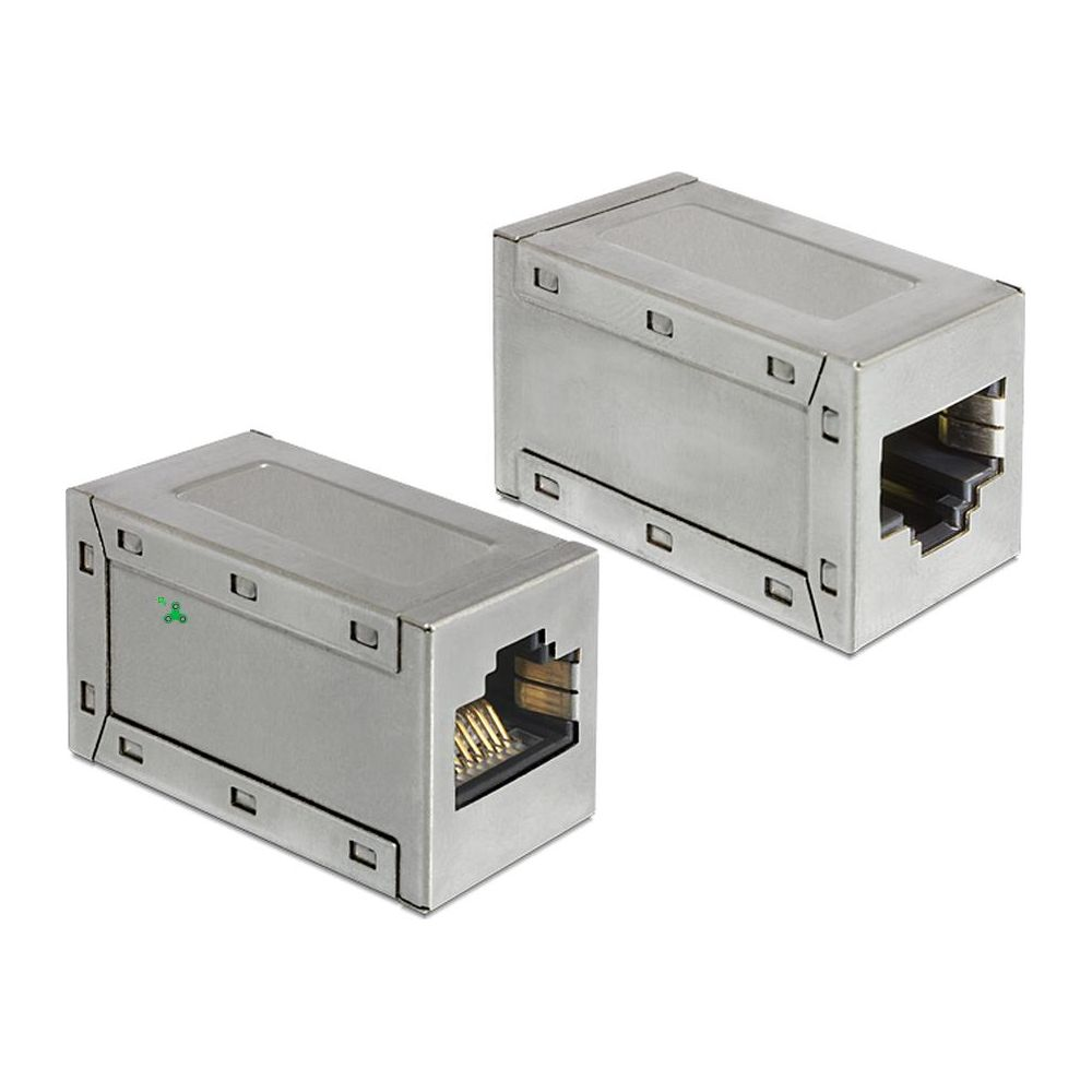 Dwa srebrne złącza RJ45 obok siebie na białym tle.