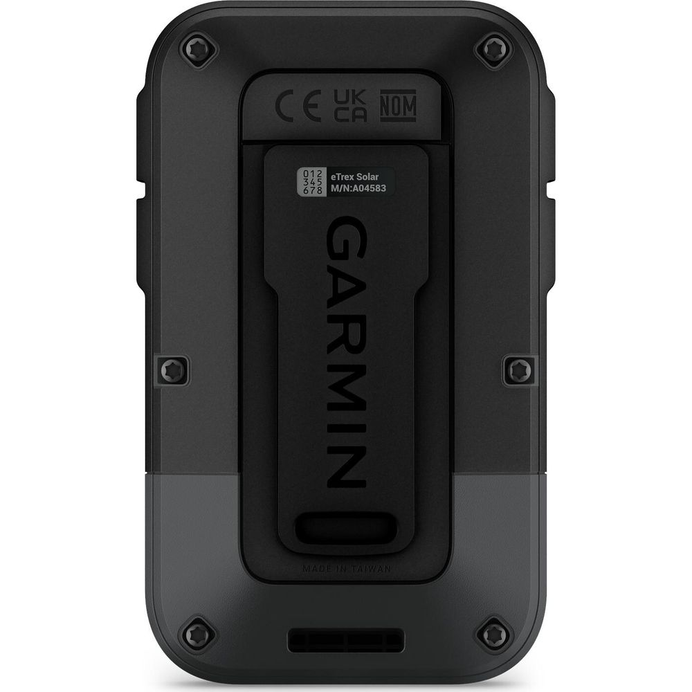 Tył czarnego urządzenia GPS Garmin eTrex Solar z pieczęciami i numerem seryjnym.