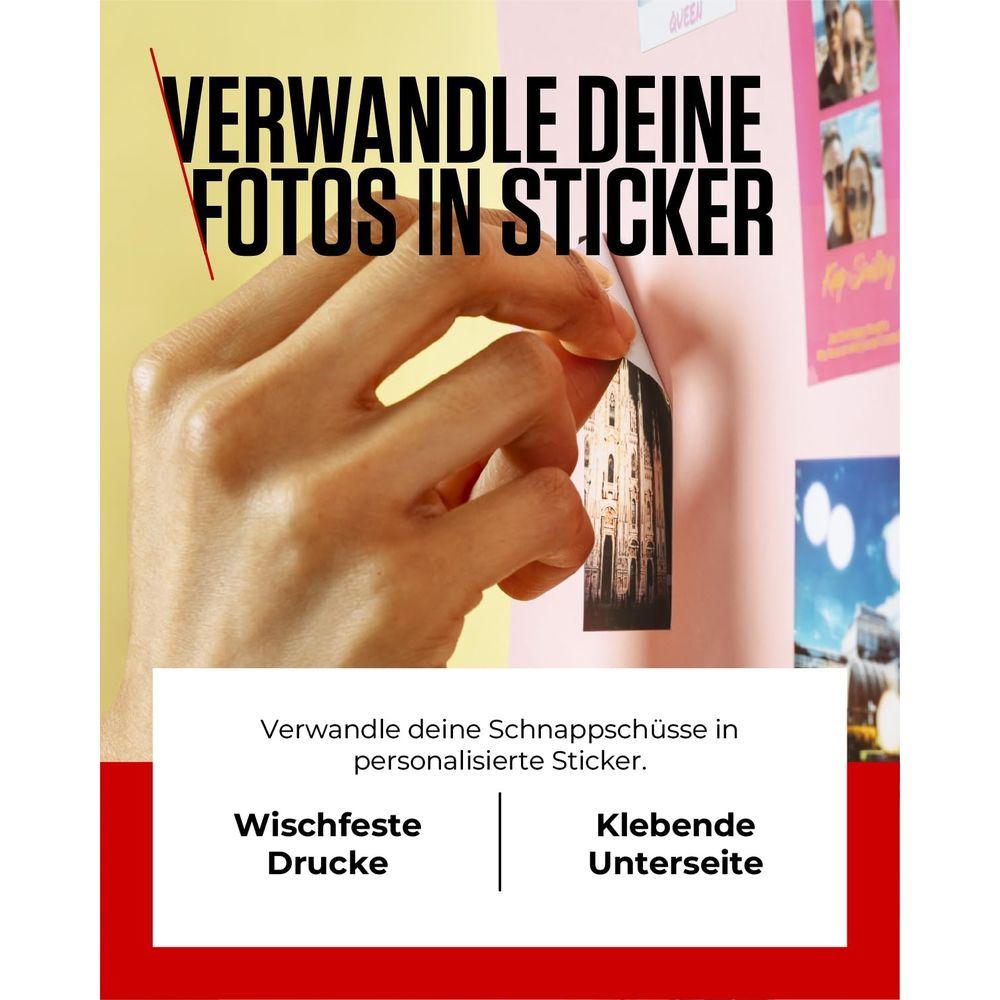 Hand zieht Sticker mit Mailänder Dom ab. Text: Fotos in Sticker verwandeln.