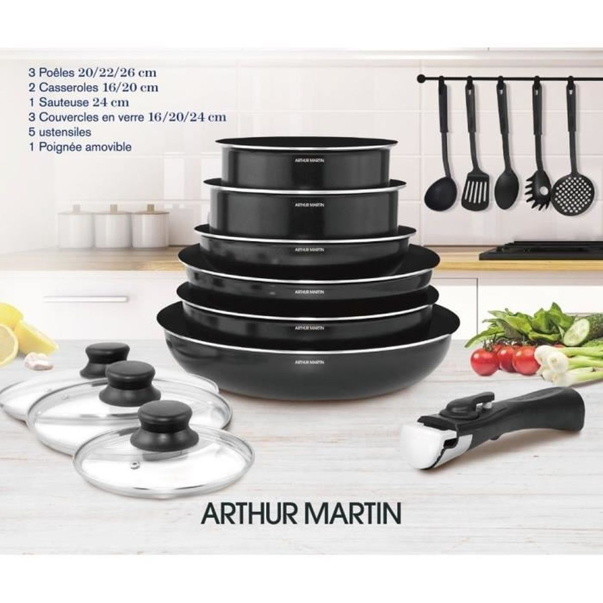 Ein Set schwarzer Kochtöpfe und Pfannen von Arthur Martin.