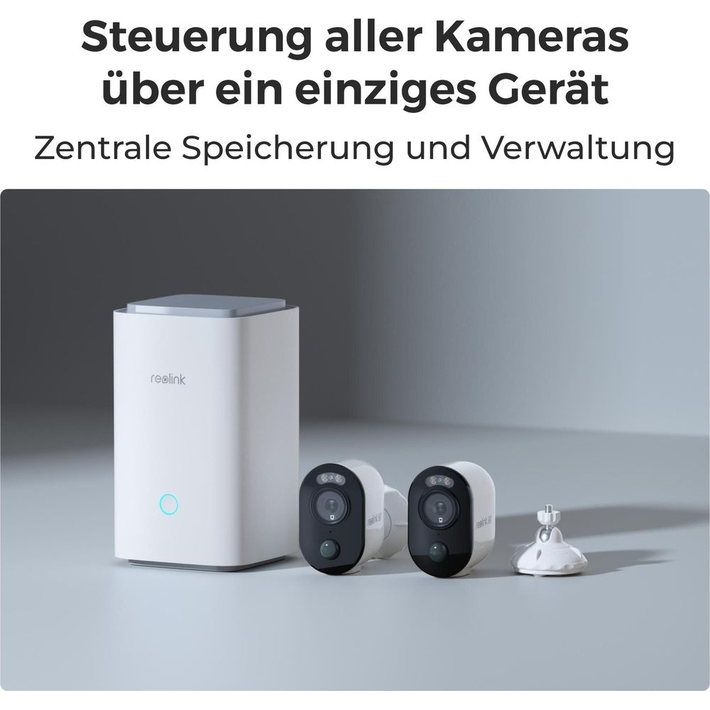Un dispositivo Reolink bianco e due telecamere con accessori su sfondo grigio.