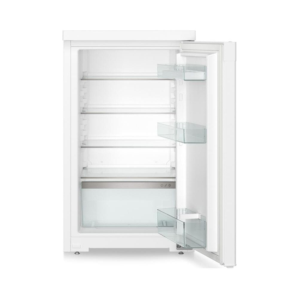 Ein weißer Kühlschrank mit offener Tür, leer und sauber, mit Glasböden.