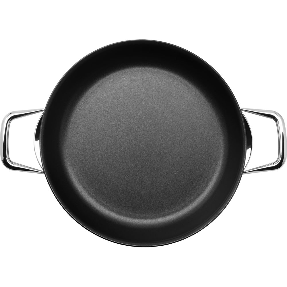 Schwarze Pfanne mit zwei silbernen Griffen, von oben gesehen.
