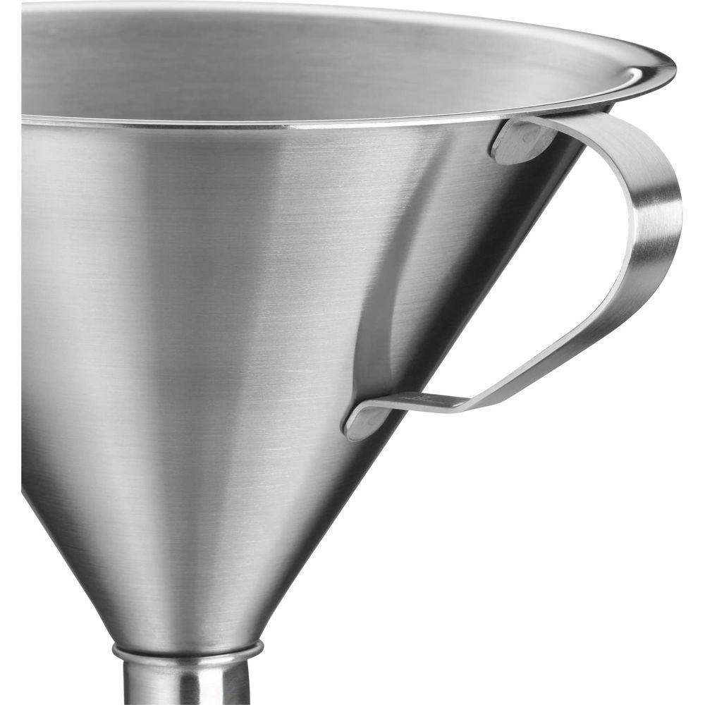 Gümüş metal huni, saplı, yakın çekim