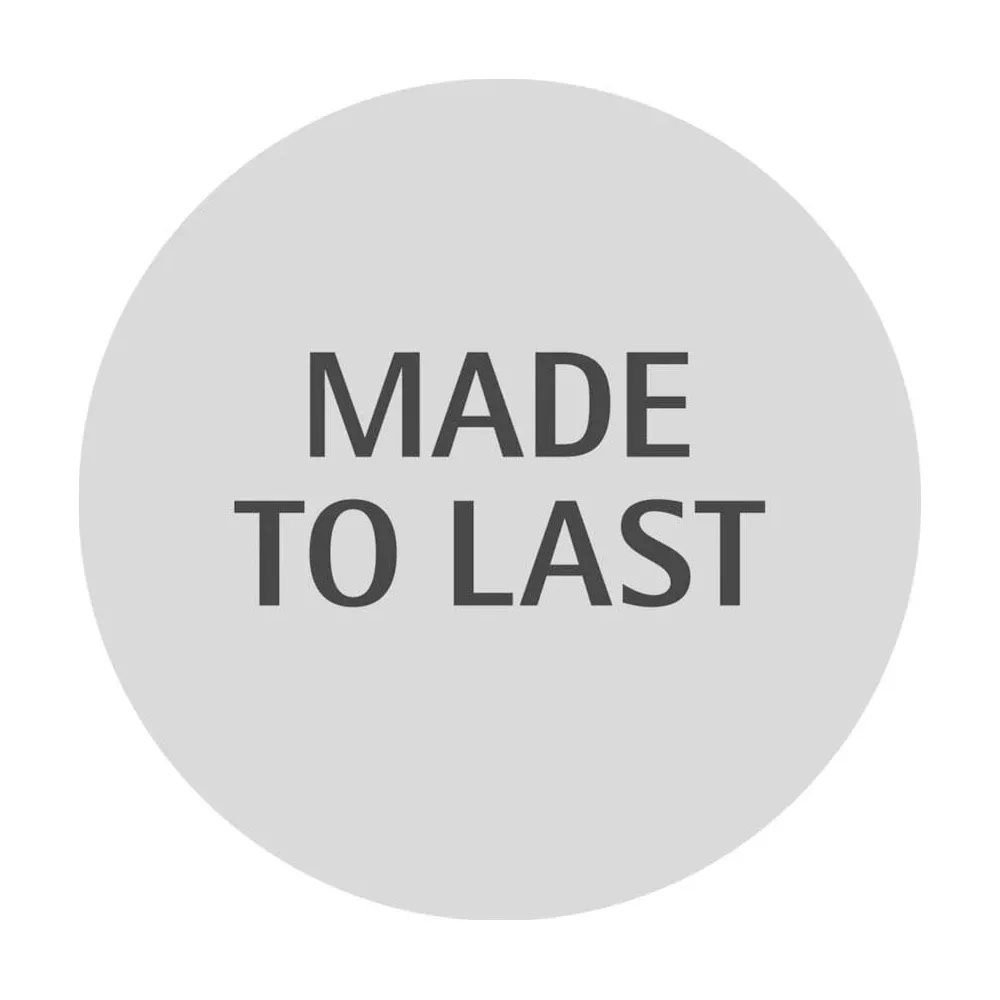 Szare koło z ciemnym napisem "MADE TO LAST".