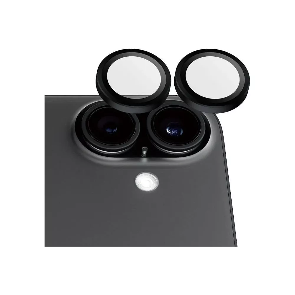 İki siyah lens koruyucu halka, iki akıllı telefon kamerasının üzerinde duruyor.
