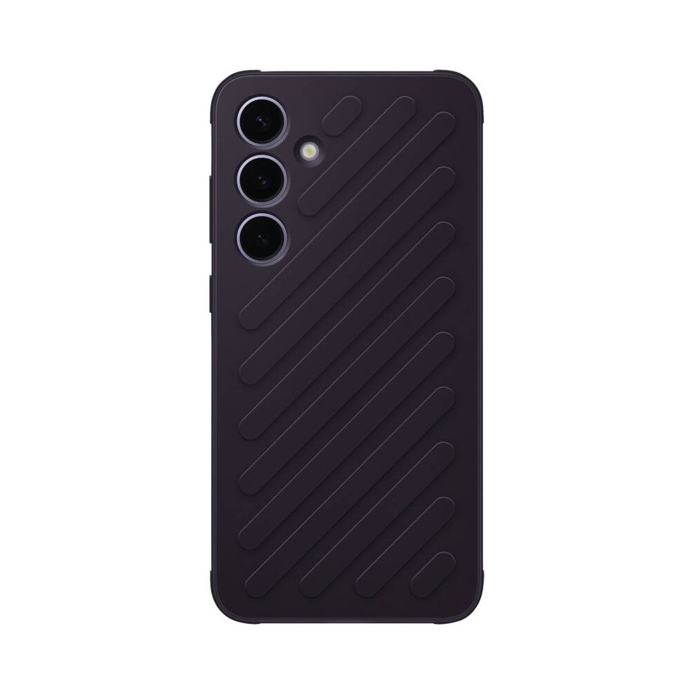 Funda morada oscura para teléfono con tres cámaras y patrón acanalado.