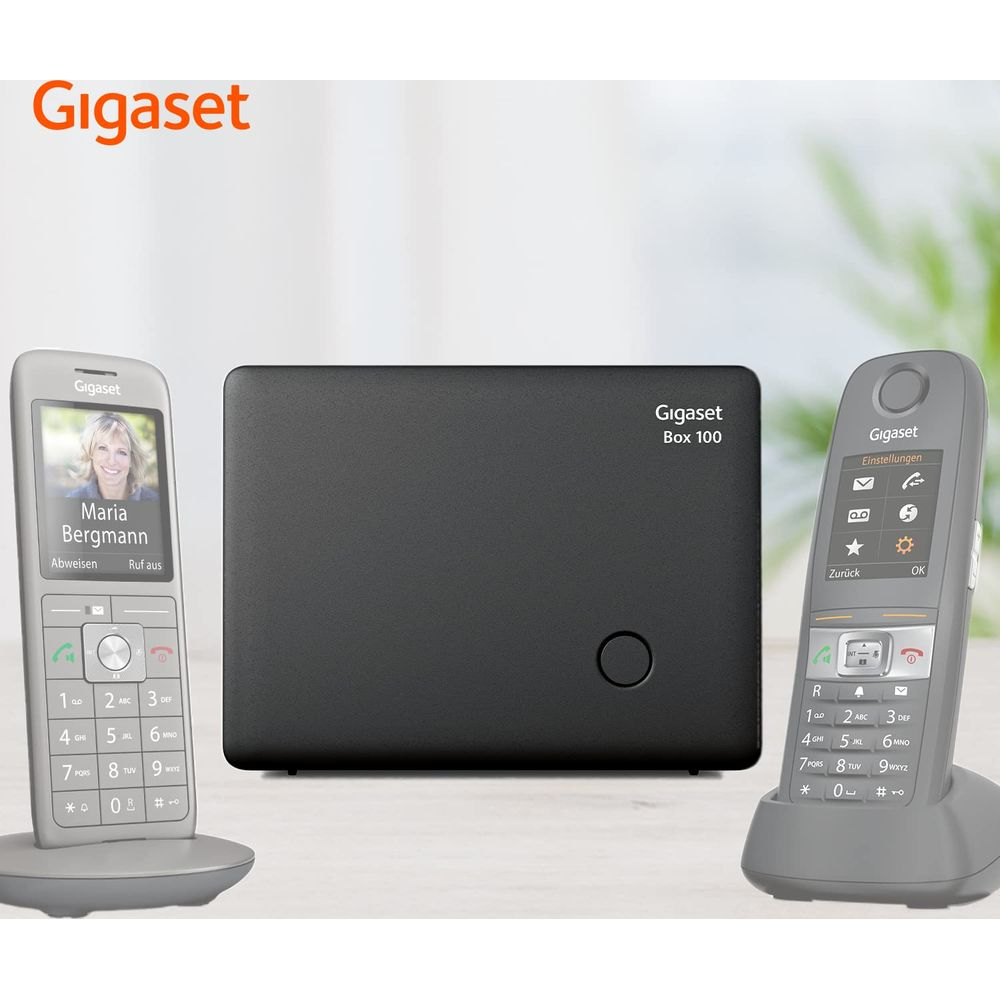 Gigaset Box 100 con due telefoni cordless, uno mostra Maria Bergmann.