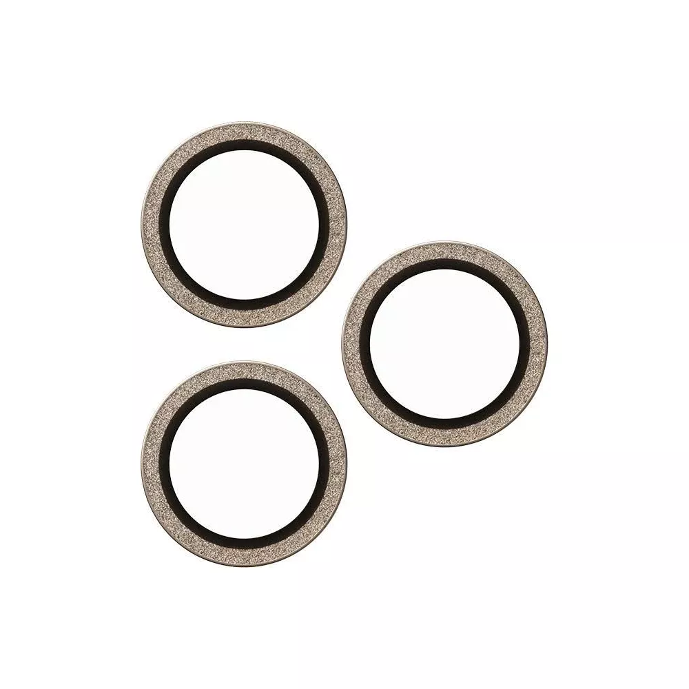 Trzy okrągłe, błyszczące pierścienie na białym tle.