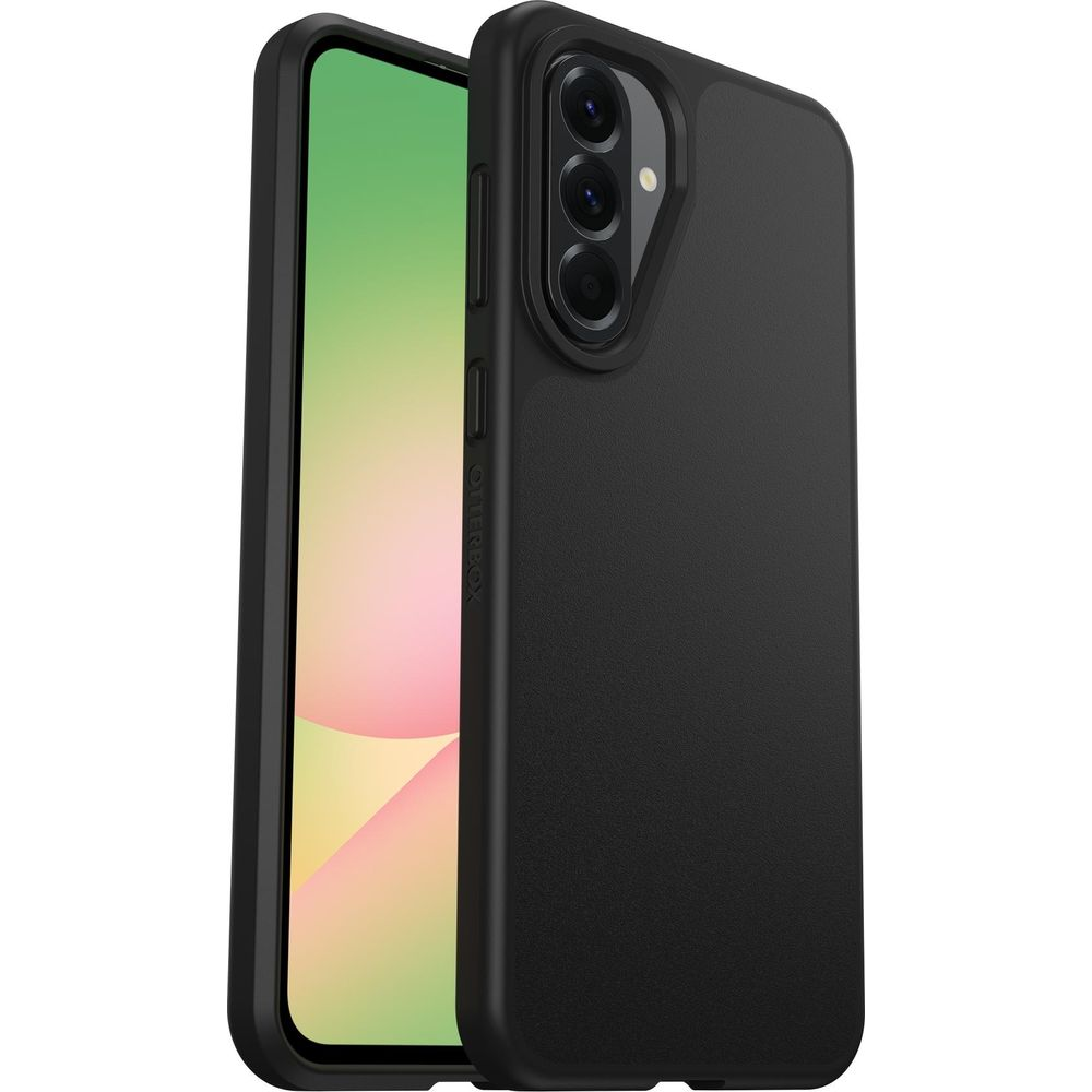 Téléphone noir dans un étui protecteur avec système triple caméra.