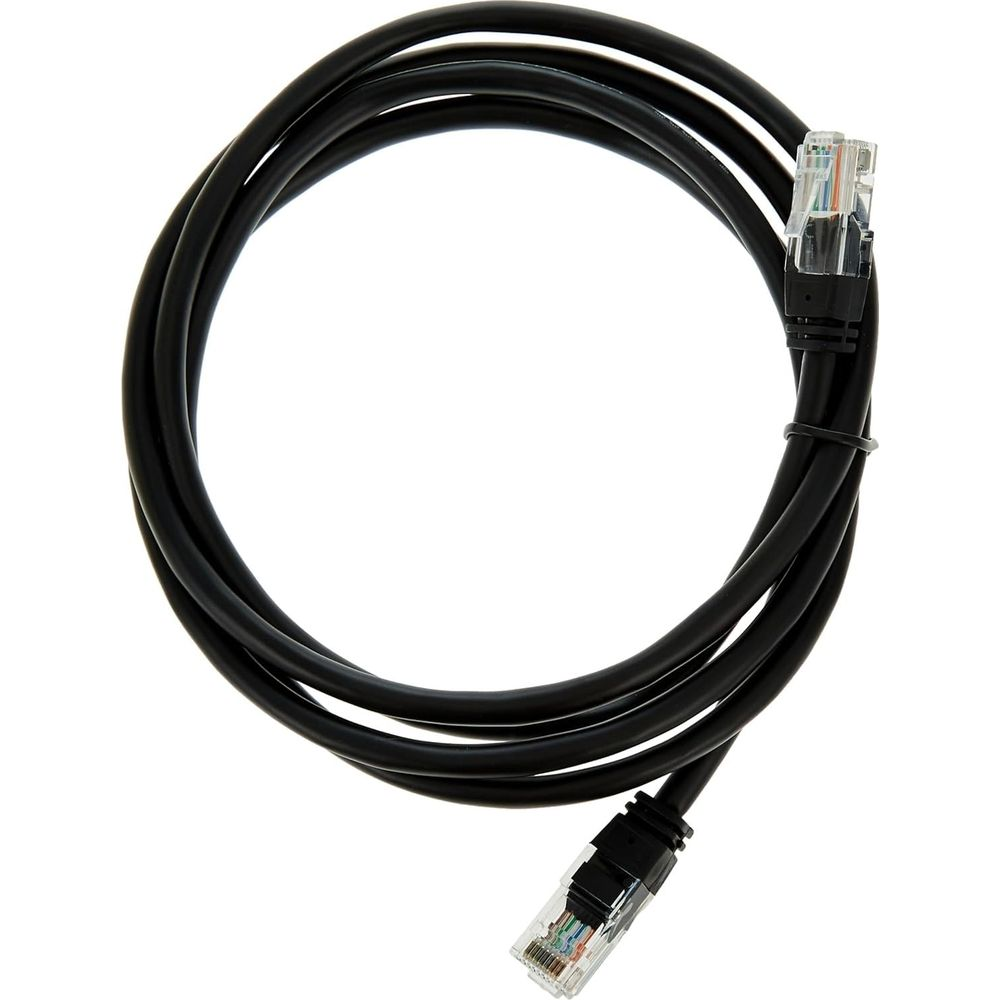 Cavo Ethernet nero con connettori RJ45, isolato su sfondo bianco.