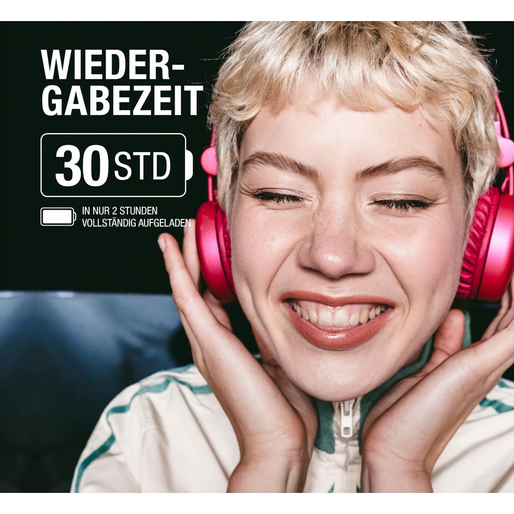 Frau mit pinken Kopfhörern lacht, 30 Std. Wiedergabezeit, voll aufgeladen in 2 Std.