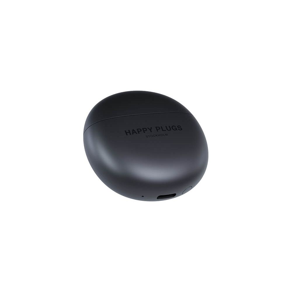 Eine schwarze Ladehülle für Kopfhörer mit Happy Plugs Stockholm-Logo.