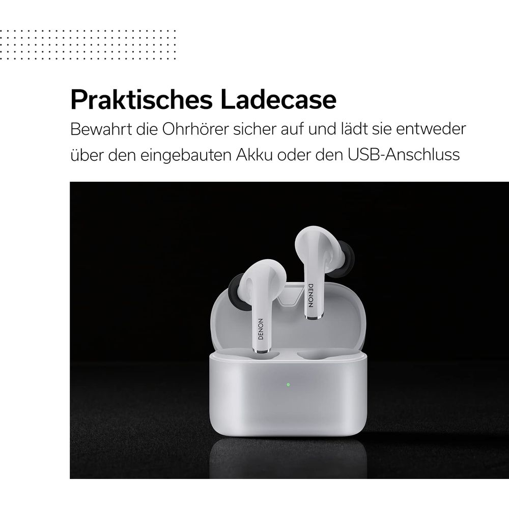 Ein weißes Ladecase mit zwei weißen Denon-Ohrhörern.