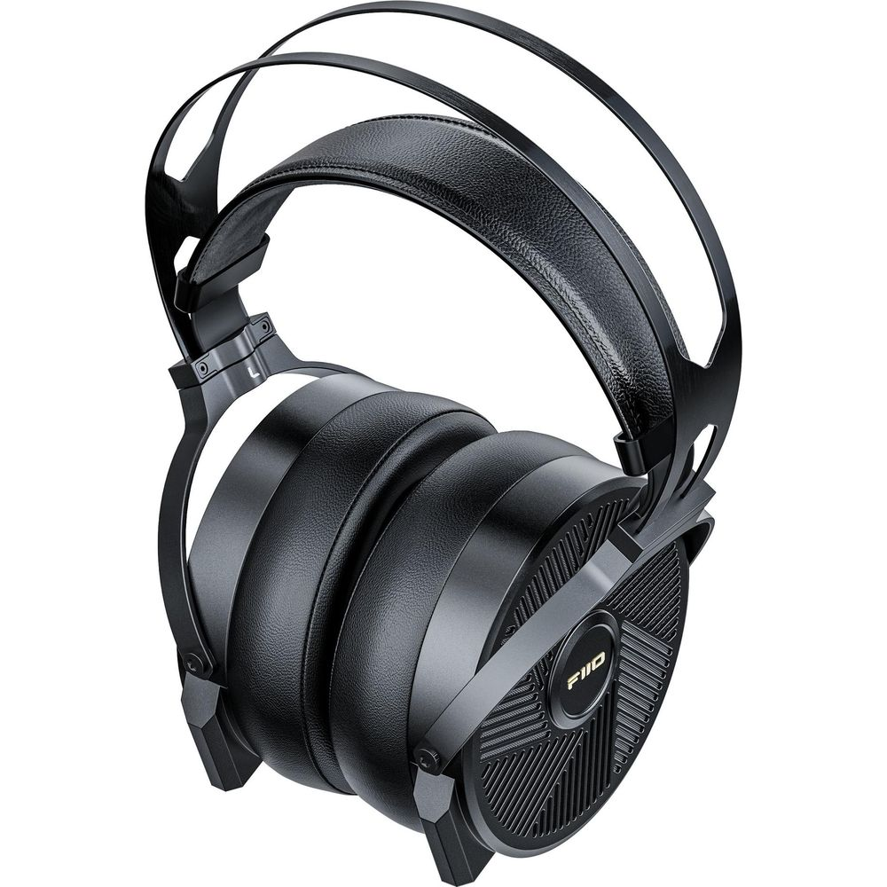 Zwarte over-ear koptelefoon met leren hoofdband en open design.