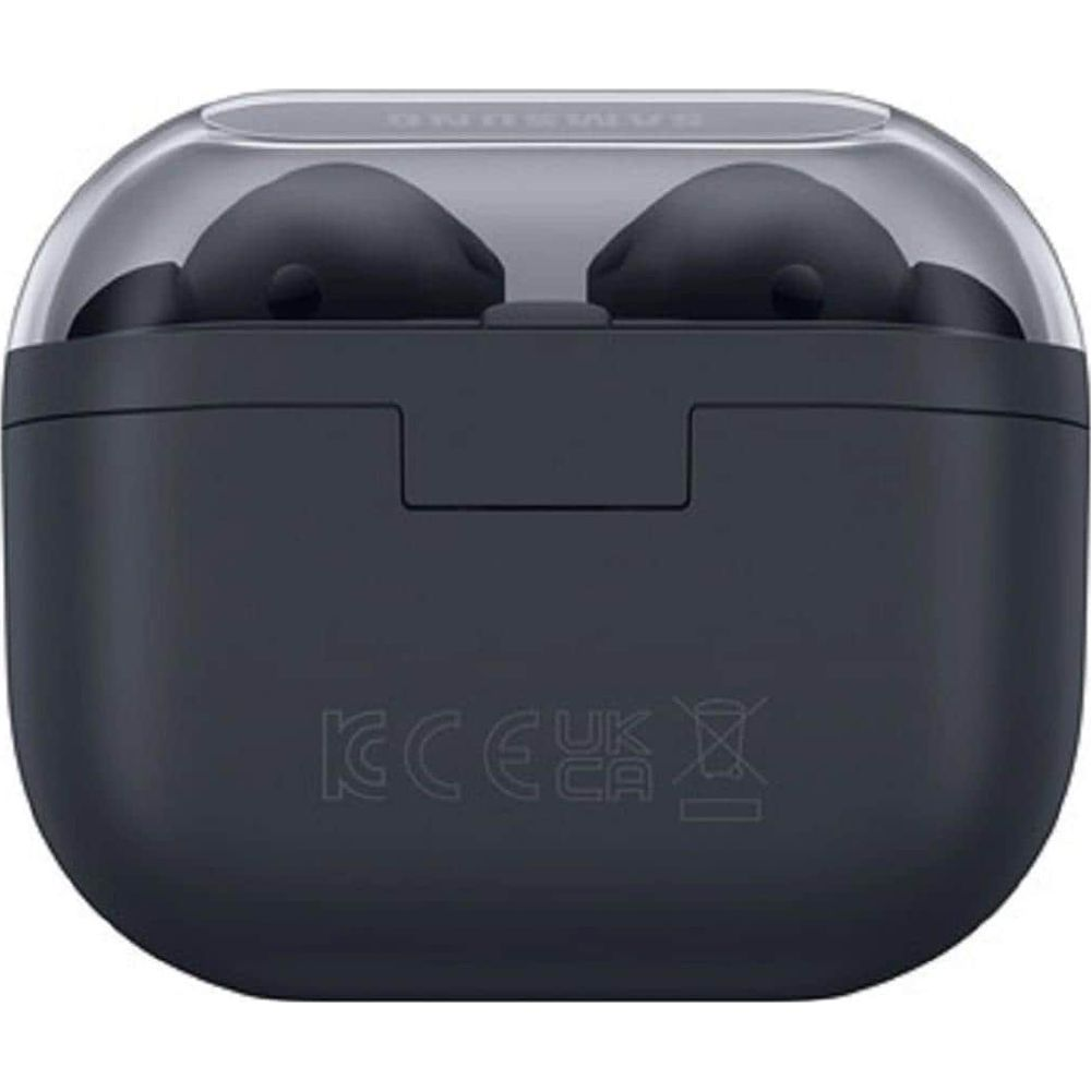 Ciemnoszare etui ładujące z przezroczystą pokrywą, w środku czarne słuchawki.