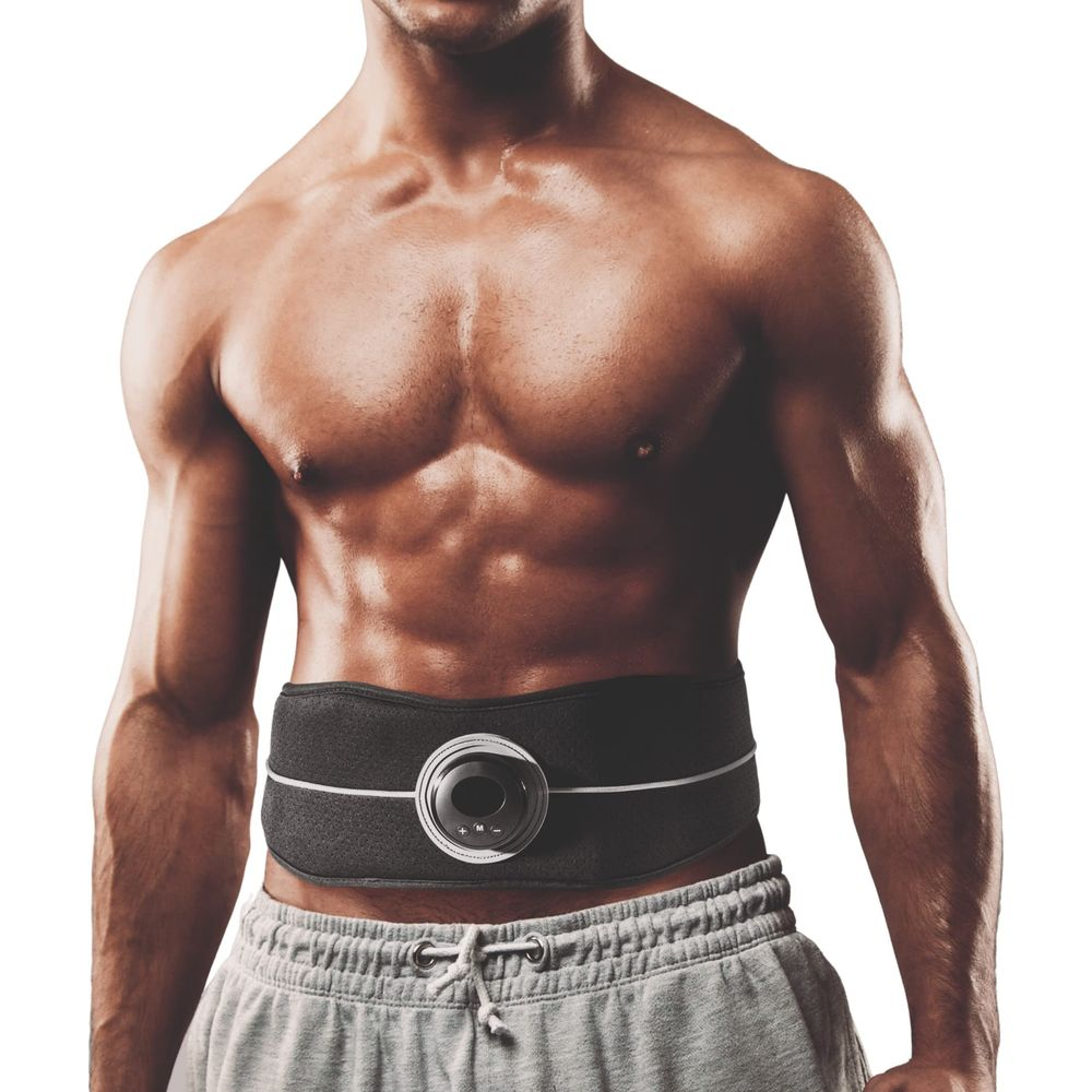 Mann mit Sixpack trägt einen schwarzen Bauchmuskel-Gürtel mit einem zentralen Bedienfeld.