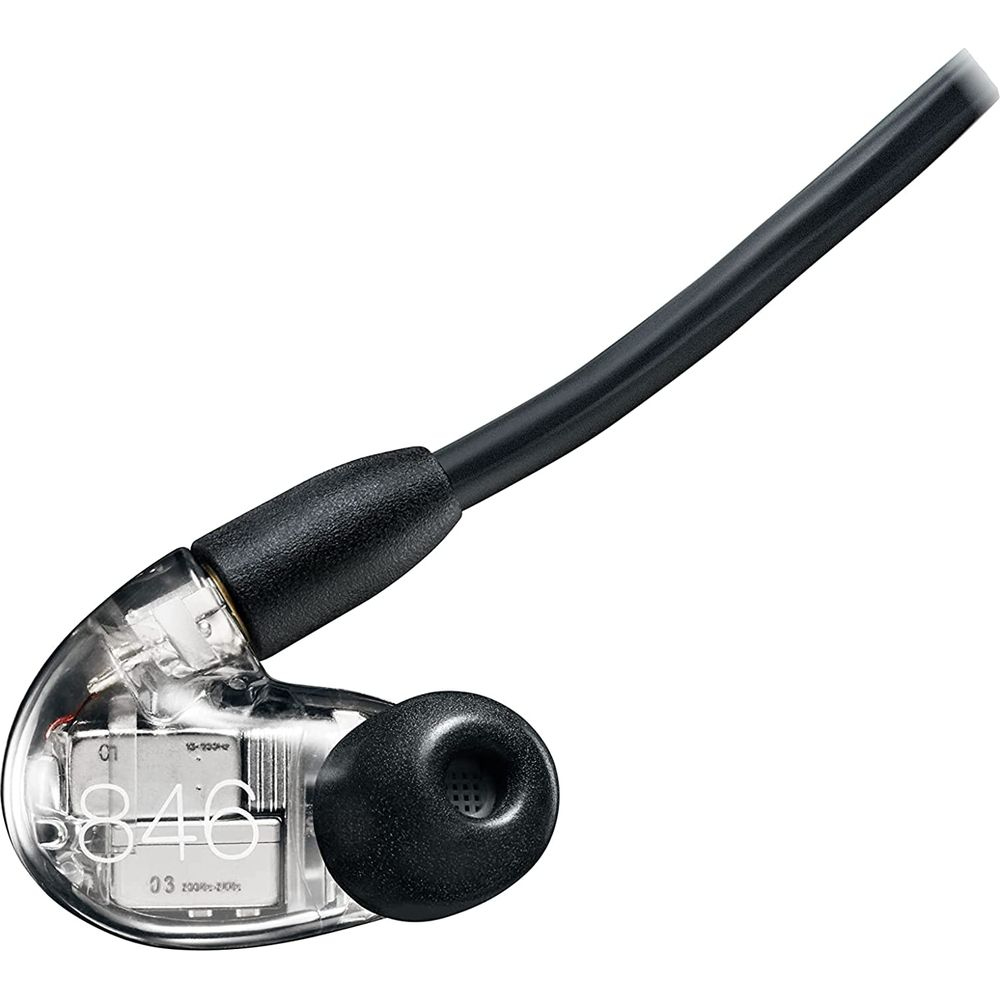 Een transparante in-ear monitor met een zwart snoer en zwarte oordop.