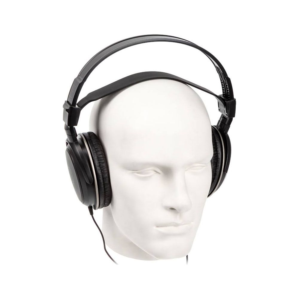 Czarne słuchawki z wyściełanymi nausznikami na białym popiersiu.