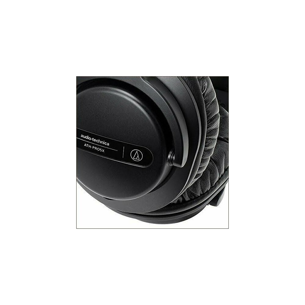 Czarne słuchawki Audio-Technica ATH-PRO5X, zbliżenie.