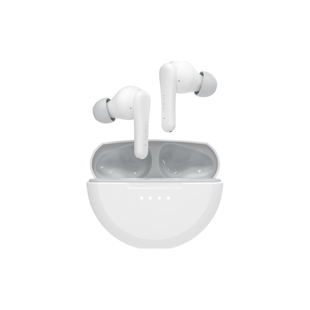 Białe słuchawki bezprzewodowe z etui ładującym, na białym tle.