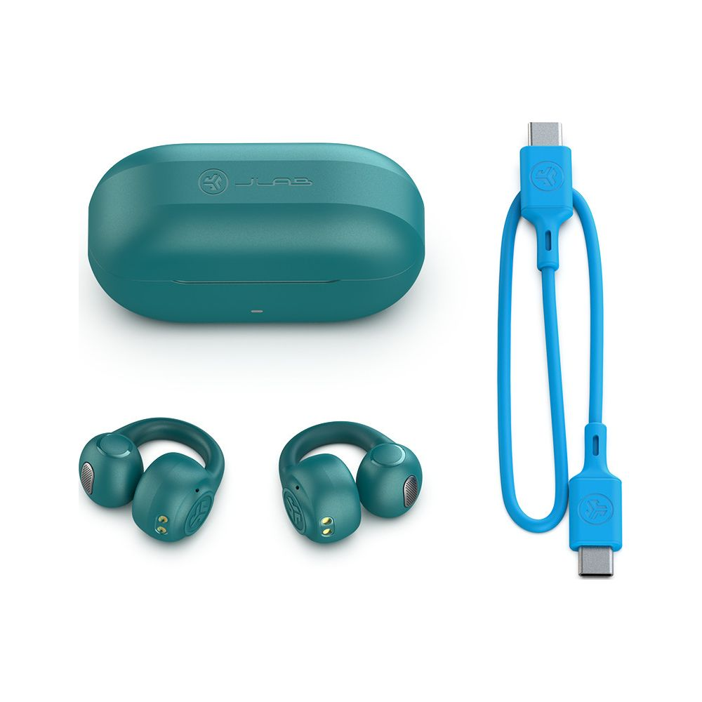 Turkusowe słuchawki, etui ładujące i niebieski kabel USB-C na białym tle.