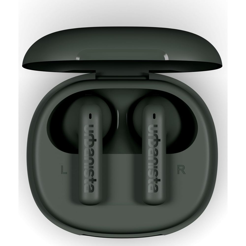 Ciemnoszare słuchawki bezprzewodowe w otwartym etui ładującym. Logo Urbanista na każdym słuchawce.