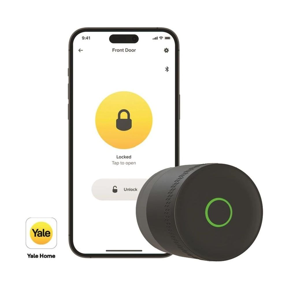 Smartfon wyświetla aplikację zamka z ikoną zamkniętej kłódki. Obok leży czarne urządzenie zamykające.