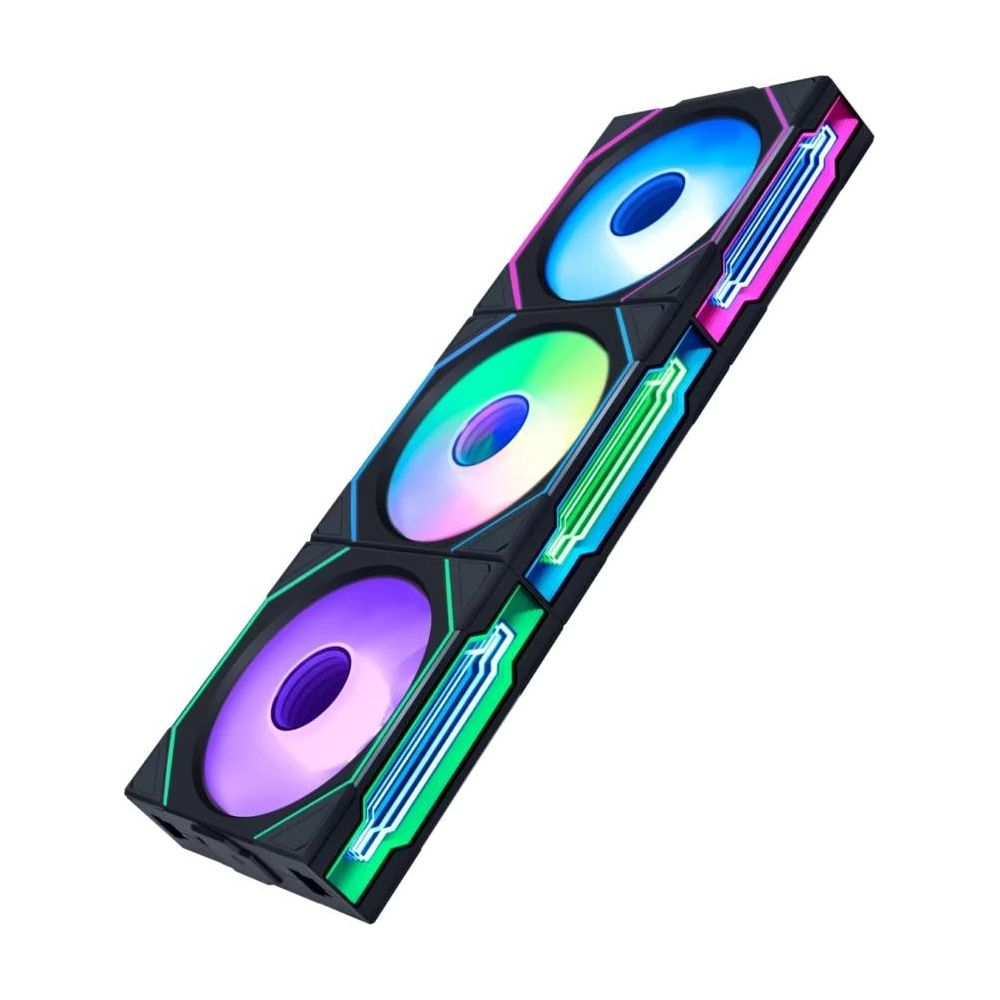 Drei RGB-Lüfter nebeneinander, mit blauem, grünem und lilafarbenem Licht.