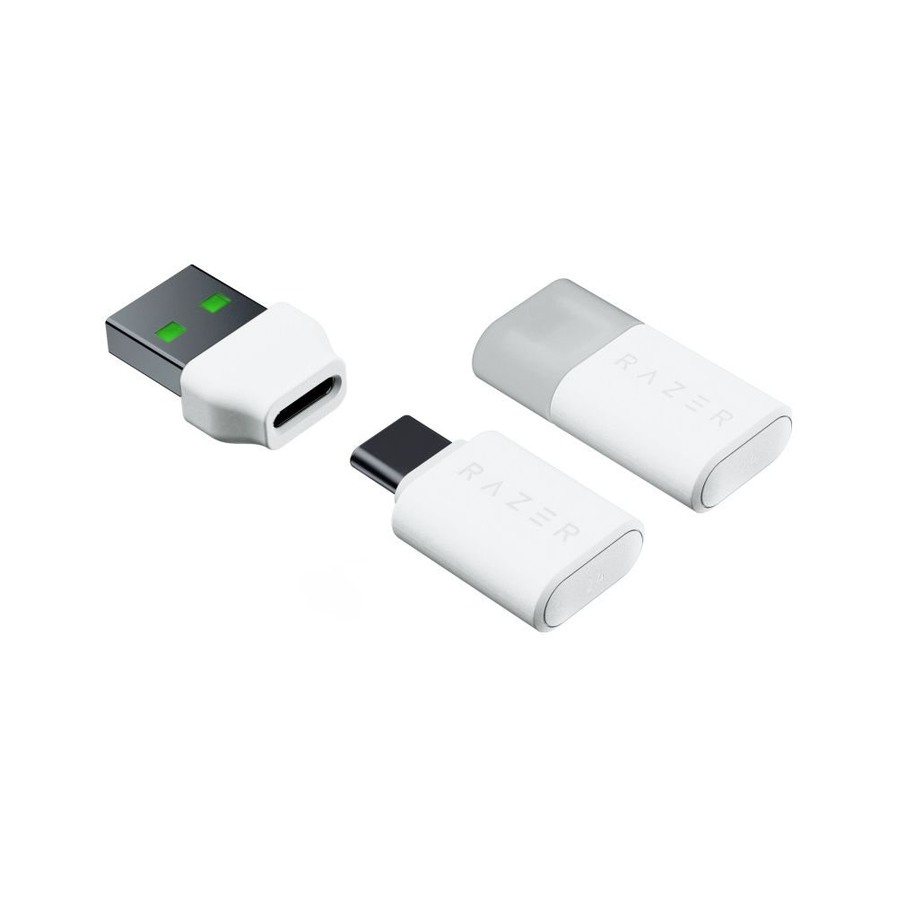 Tre adattatori Razer bianchi, un USB-A e due USB-C, con accenti grigi.